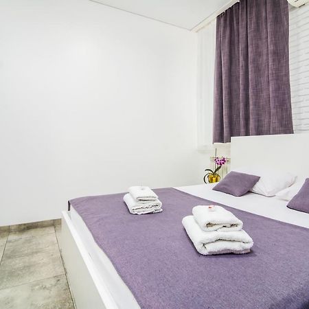 Smart Hotel Rooms Near Metro 24/7 Kyiv Exterior photo